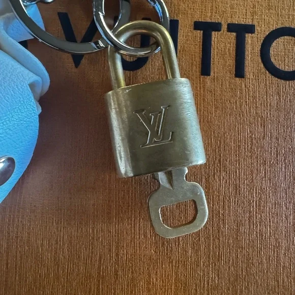 Louis Vuitton vintage lock and key set makes a beautiful gift comes with charm - Picture 6 of 12
